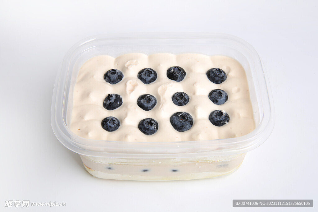 蓝莓蛋糕白底图
