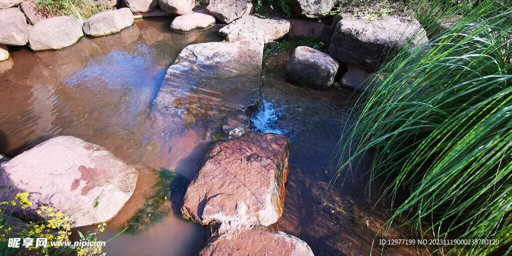 流水溪水石头