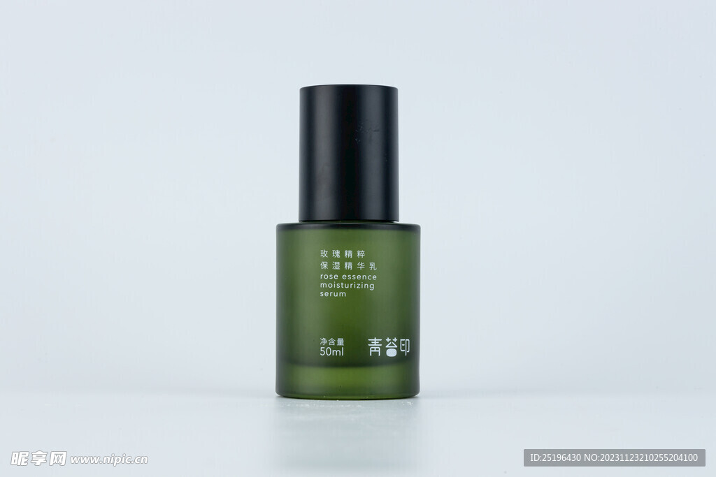 護(hù)膚品擺拍 精華水綠色