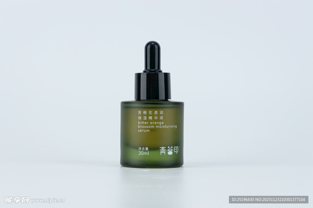 護(hù)膚品擺拍 精華水綠色