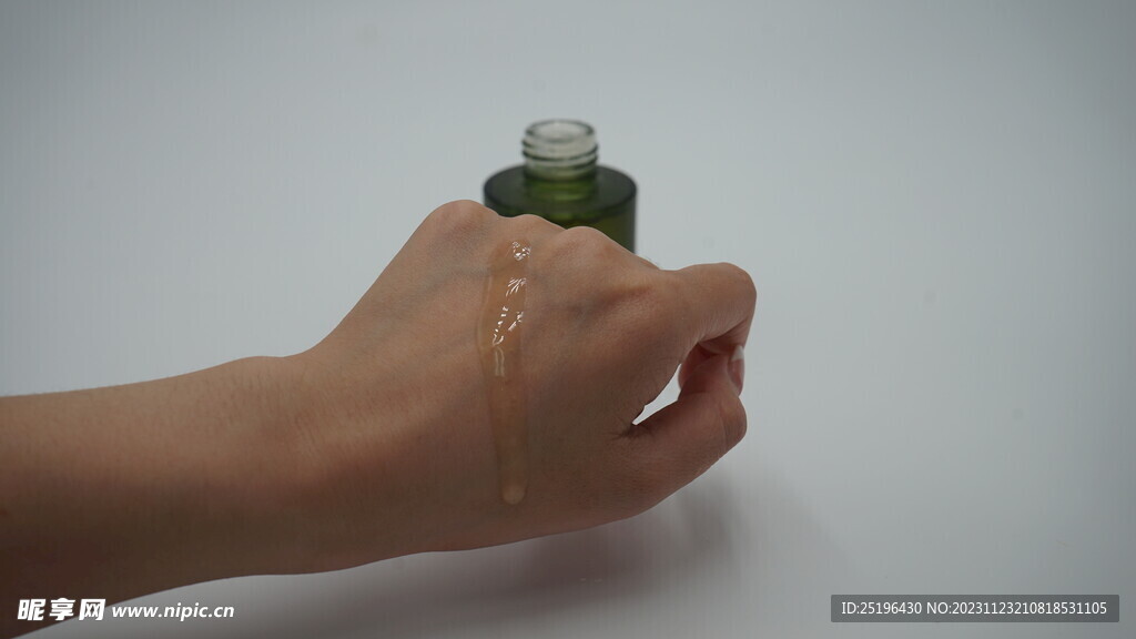 護膚品擺拍 精華水