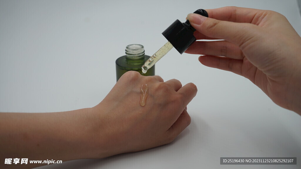 護膚品擺拍 精華水
