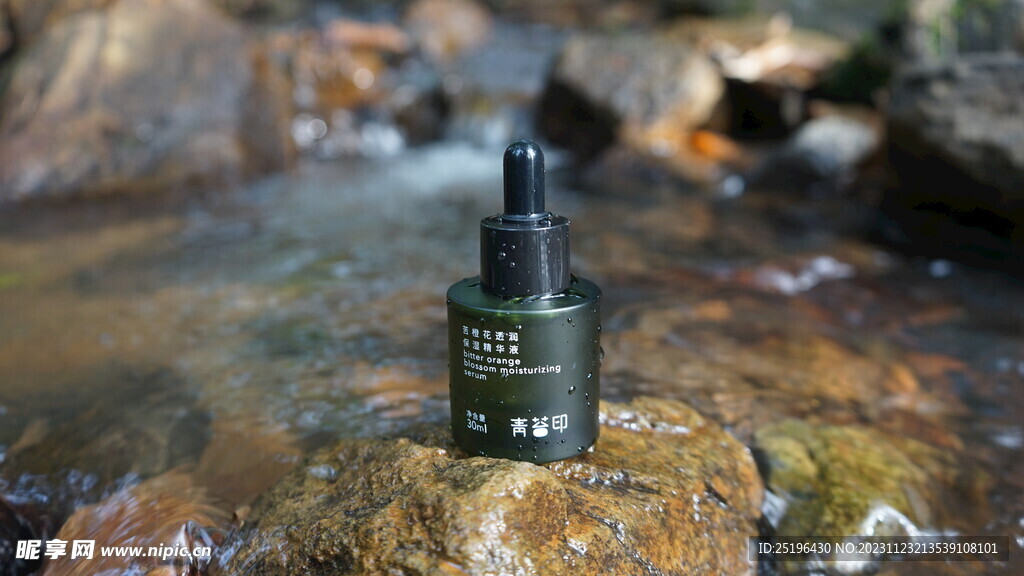 護膚品擺拍 精華水