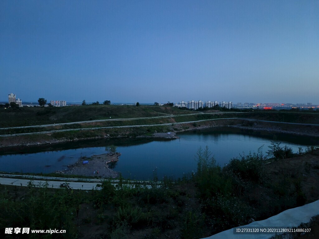 湖面夜景