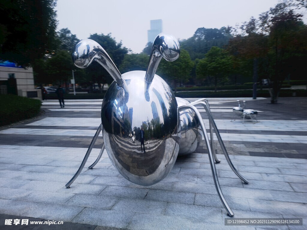 不锈钢蚂蚁雕塑