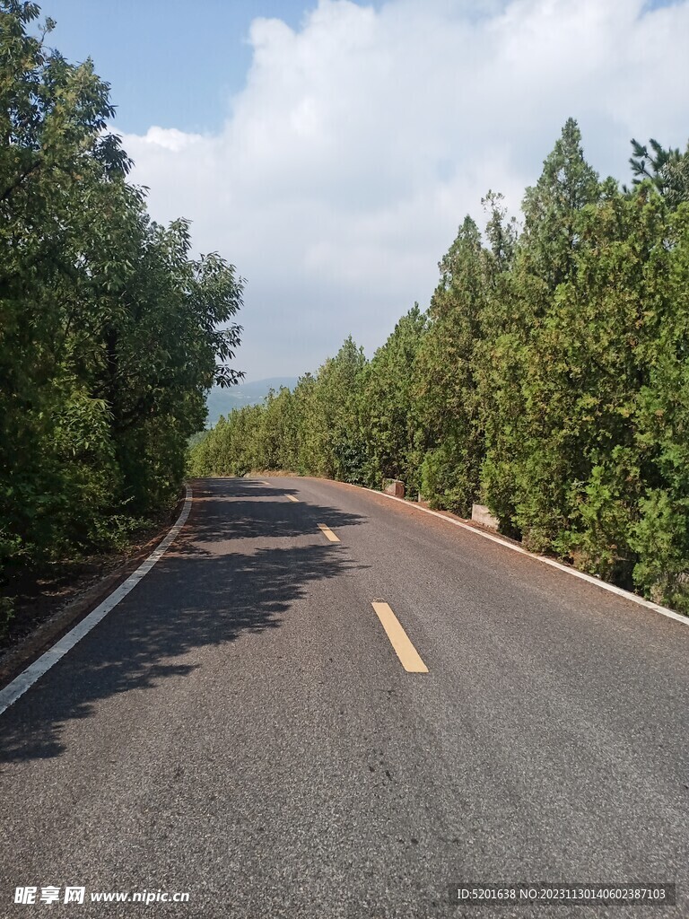 柏油山道