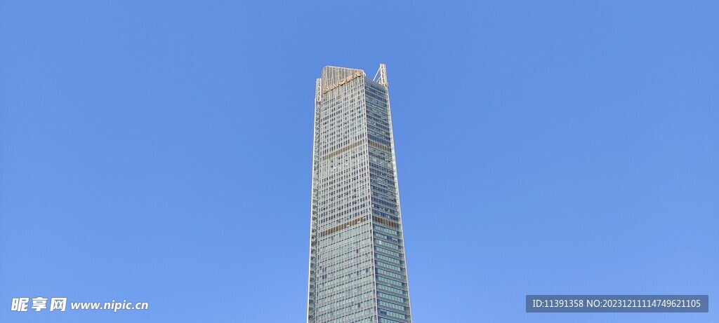 高楼建筑蓝天白云