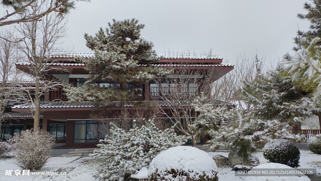 冬季雪景中式复古建筑