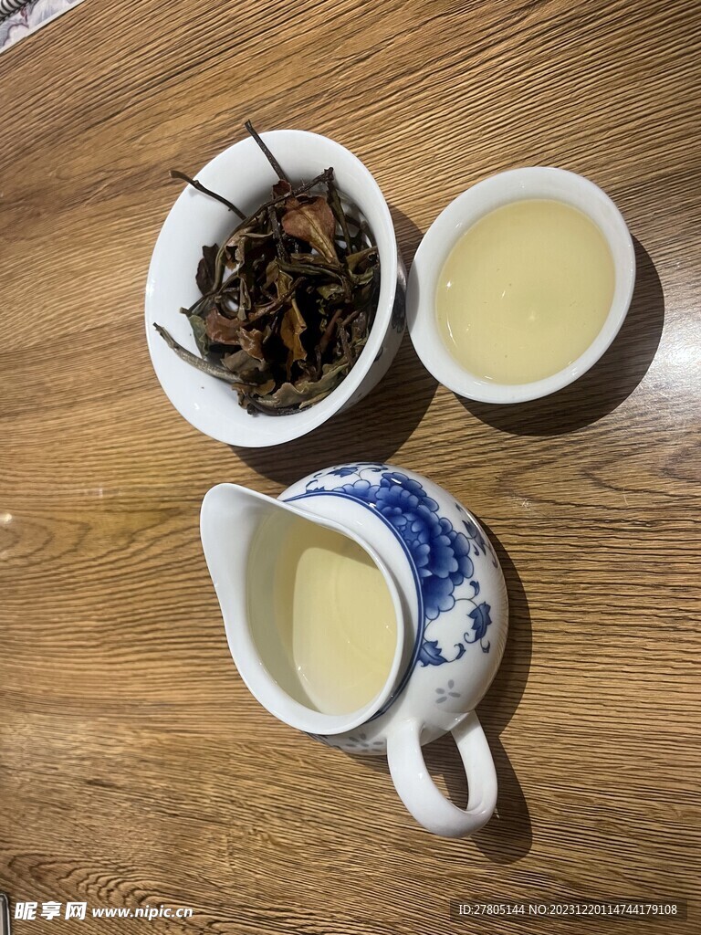白茶与茶底