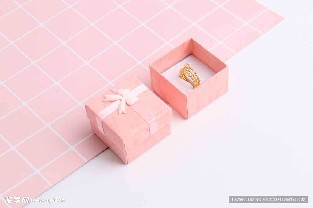 粉色蝴蝶结盒
