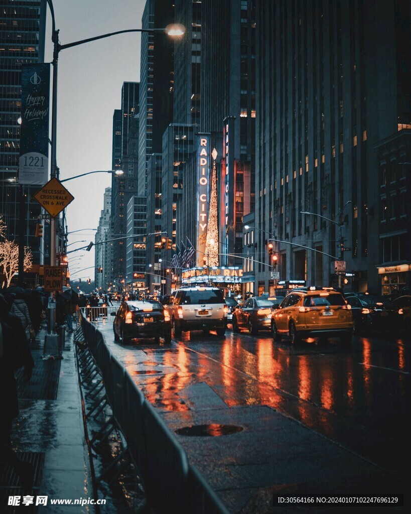 夜晚城市大道