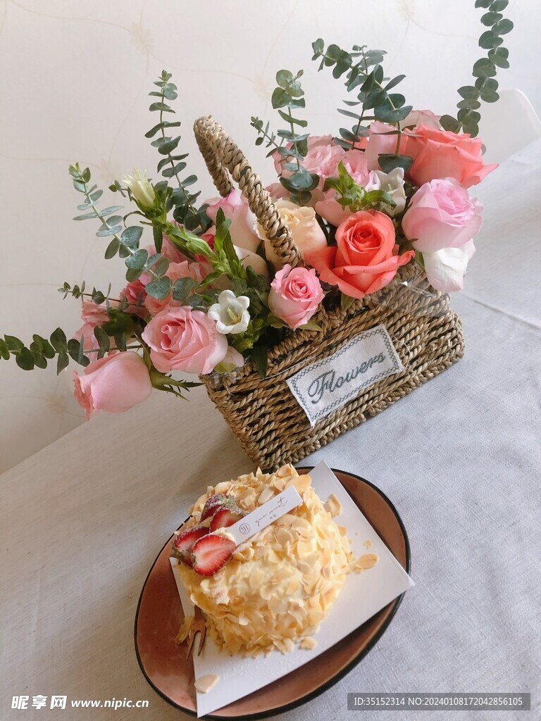 鲜花与蛋糕