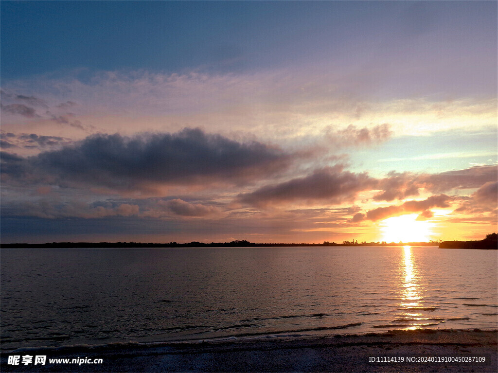 新西兰海滨夕阳风光