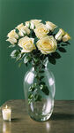 花瓶中的黄玫瑰