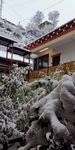 藏族民宿下大雪