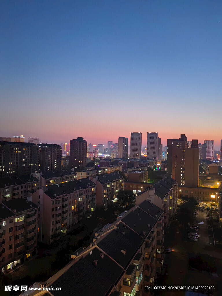 秋天的鄂爾多斯城市黃昏