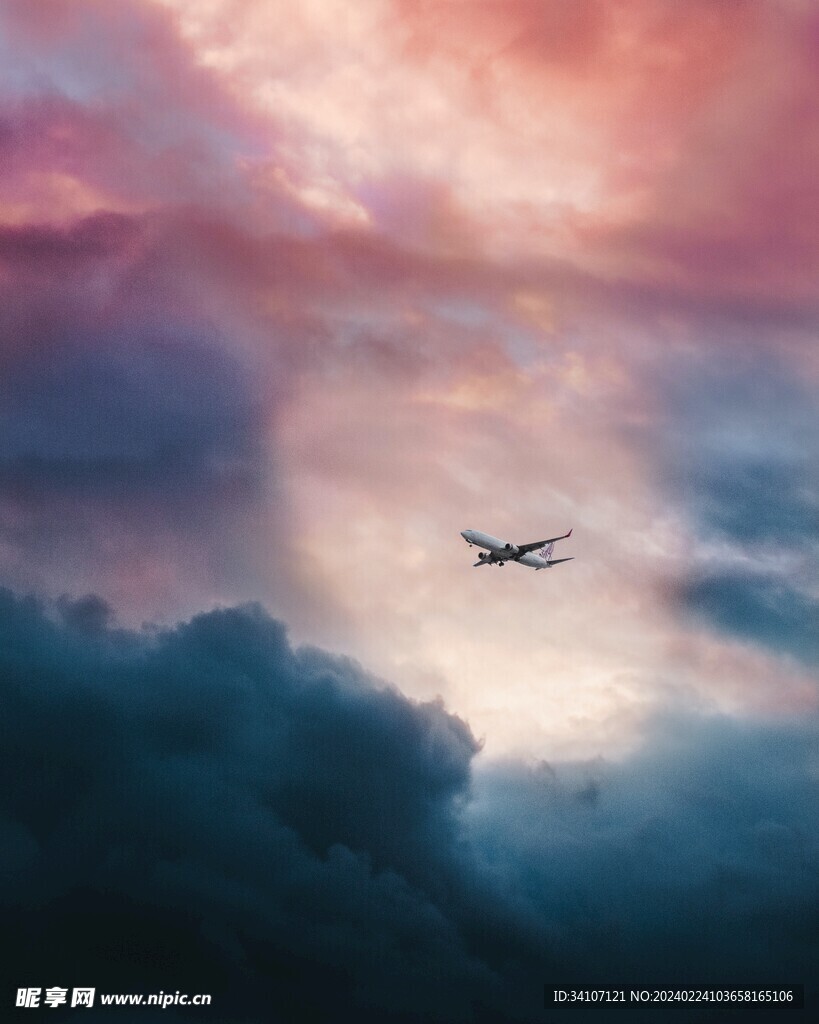 云层上的飞机