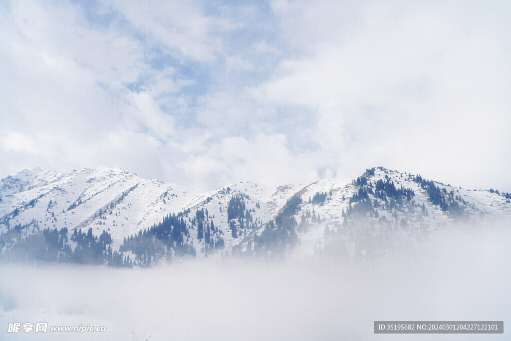 云雾雪山