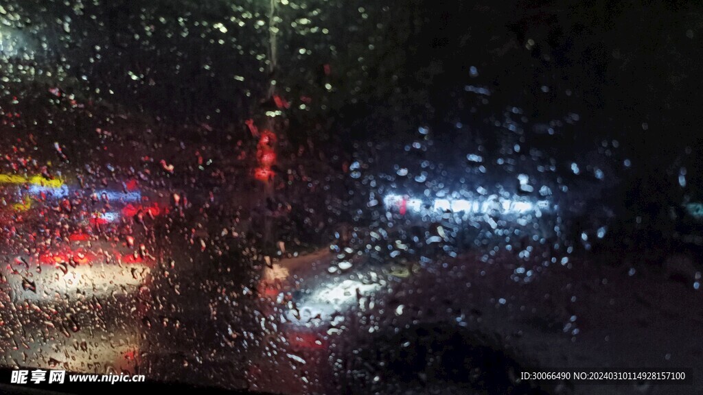 下雨天车窗外