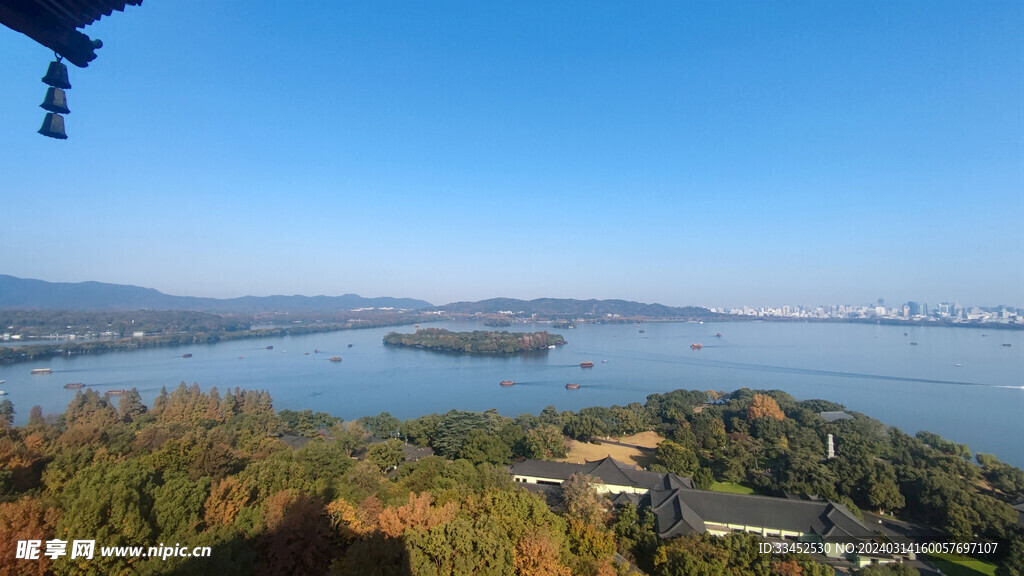 杭州西湖景区雷峰塔俯瞰三潭印月