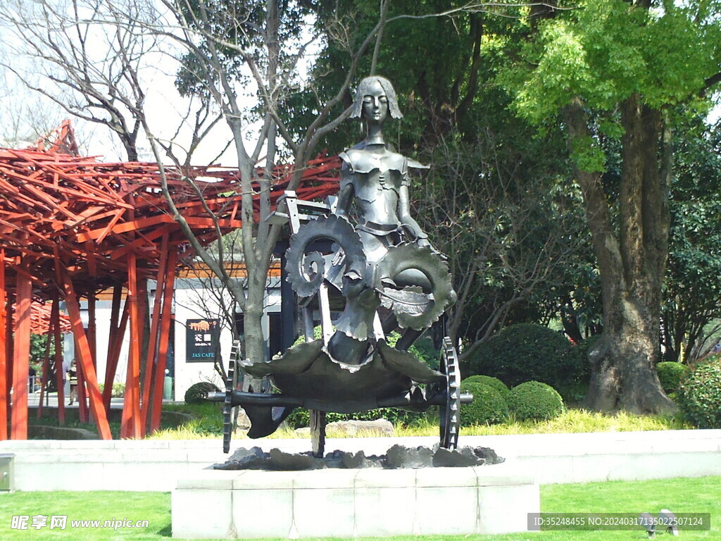 静安雕塑公园的雕塑