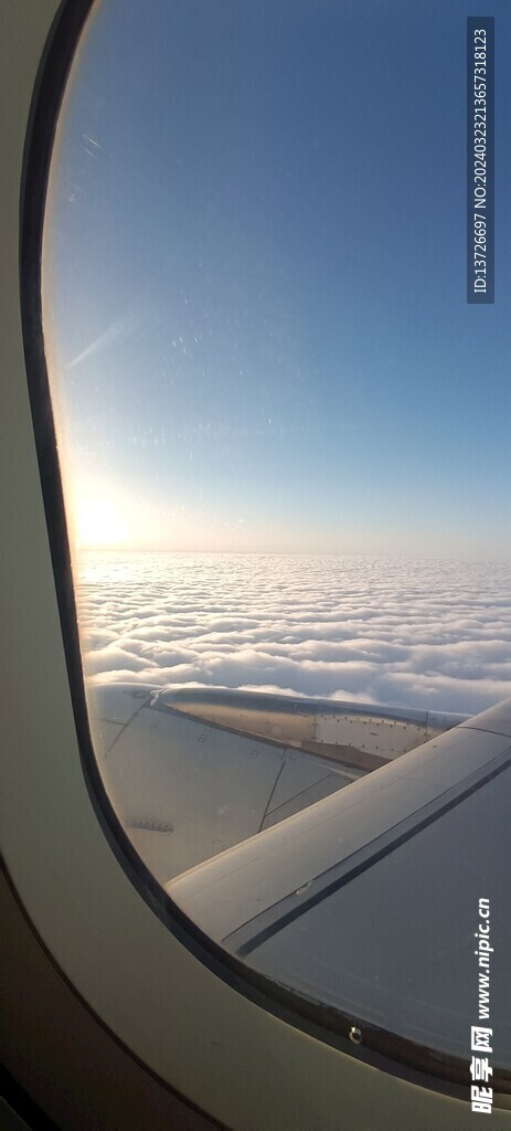 飞机蓝天白云