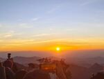 山顶日出风景