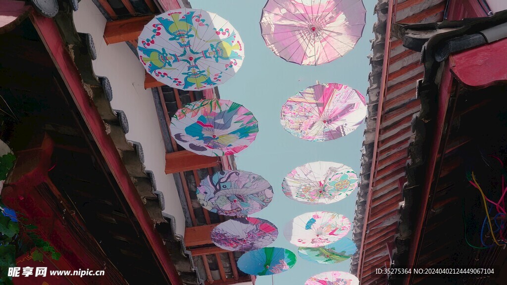 丽江古城油纸伞
