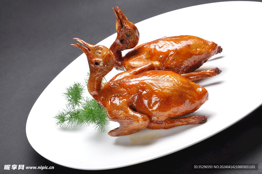 脆皮乳鴿