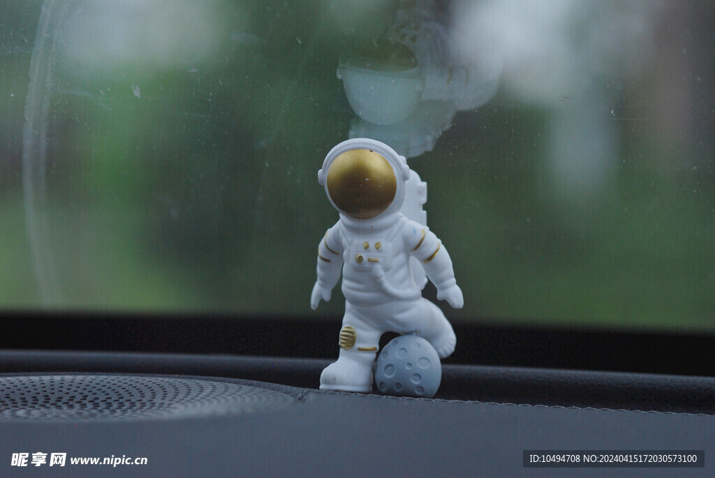太空人玩偶