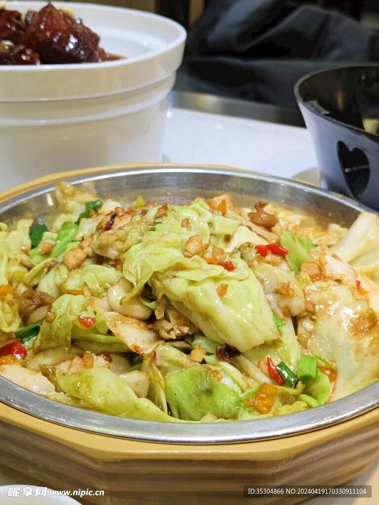 包菜炒肉