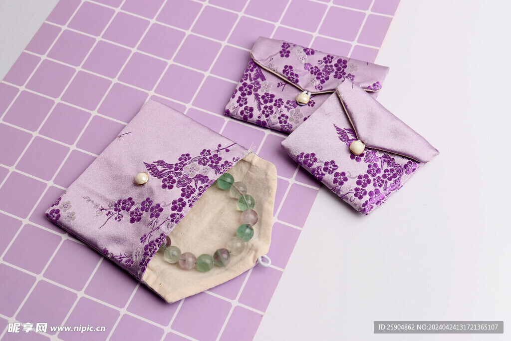 紫色梅花纽扣包