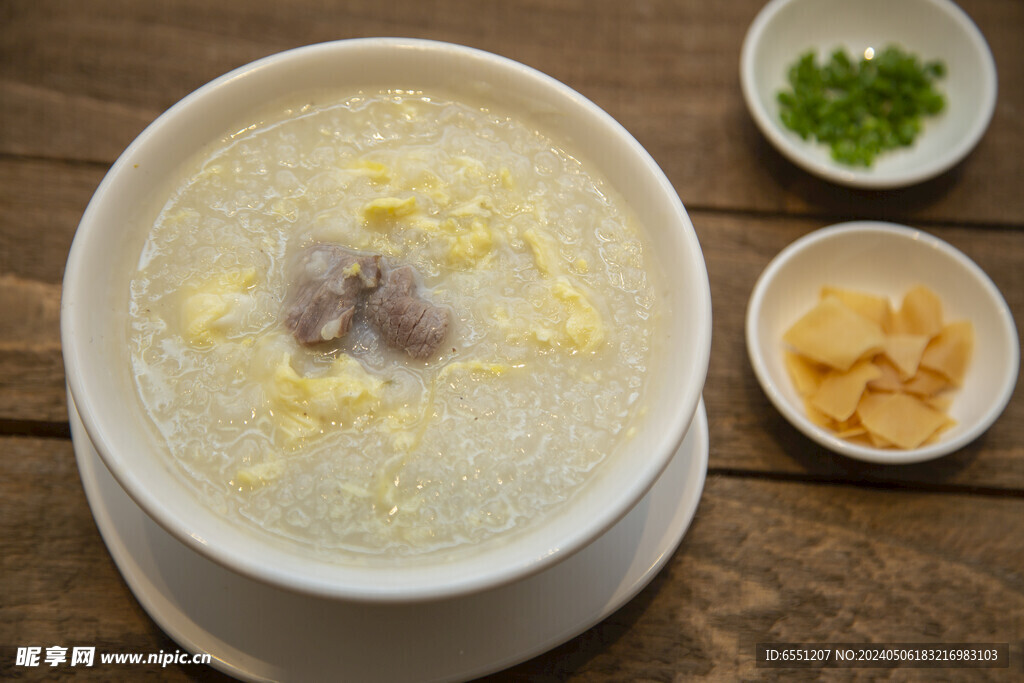 窩蛋牛肉粥