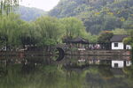湖邊小橋