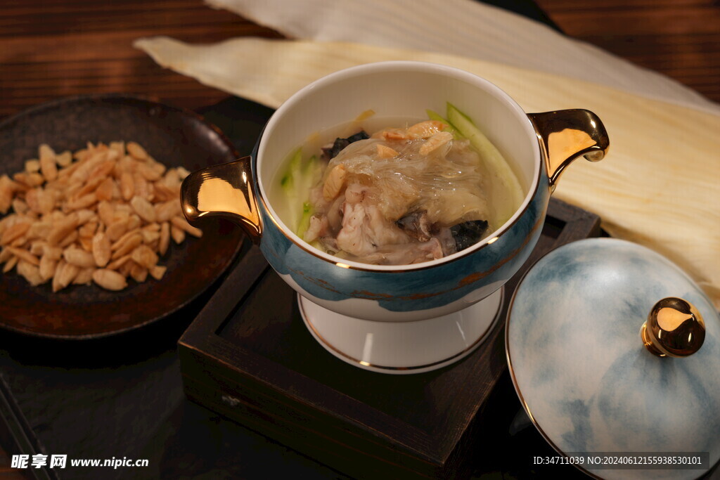酒樓中式粵菜 魚翅湯
