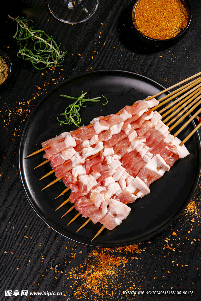 生五花肉烤串