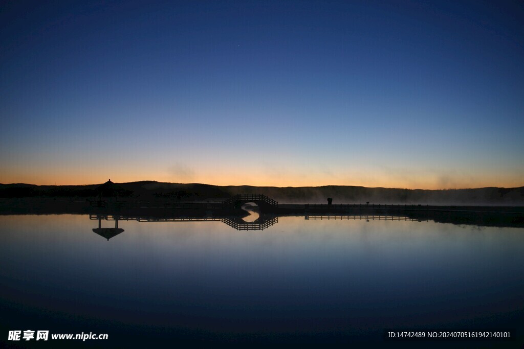 湖水夕陽(yáng)