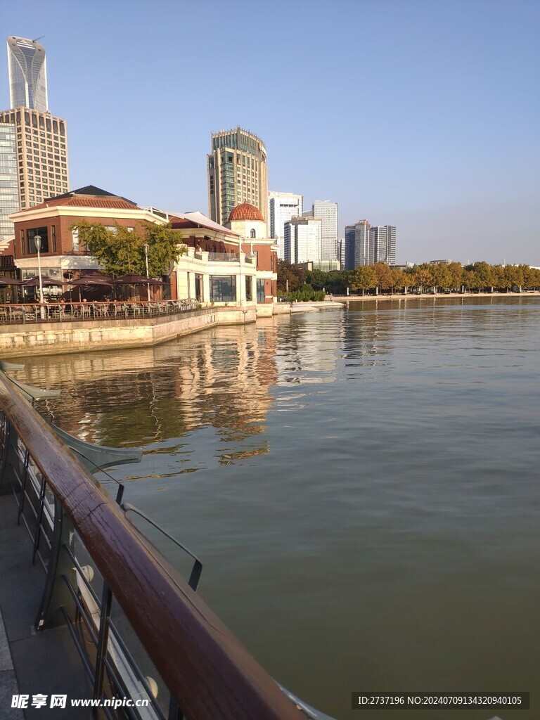 金雞湖