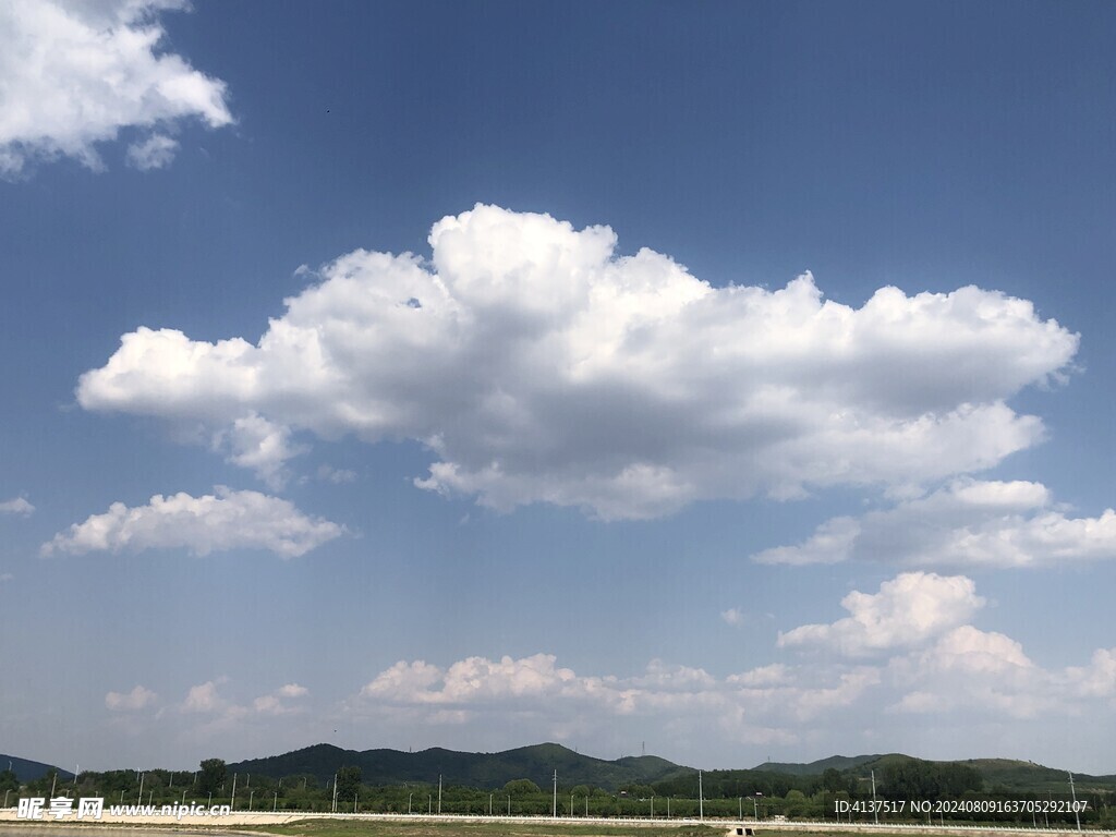 藍(lán)天白云
