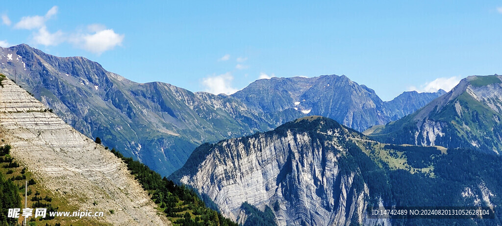 巍峨高山山脈風光