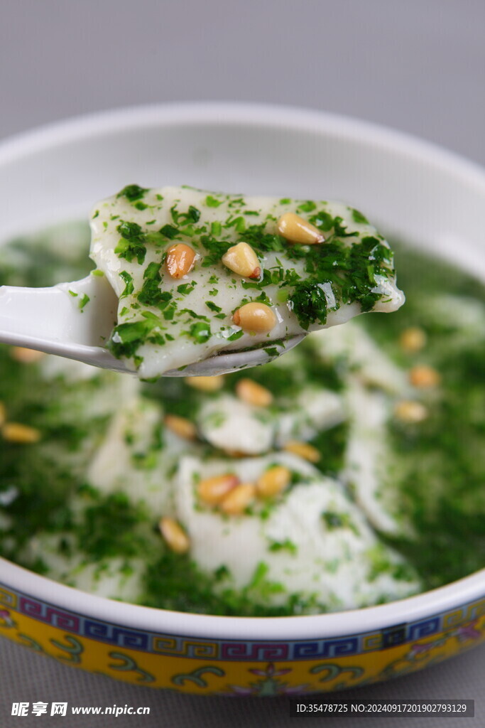  松子薺菜溜魚片