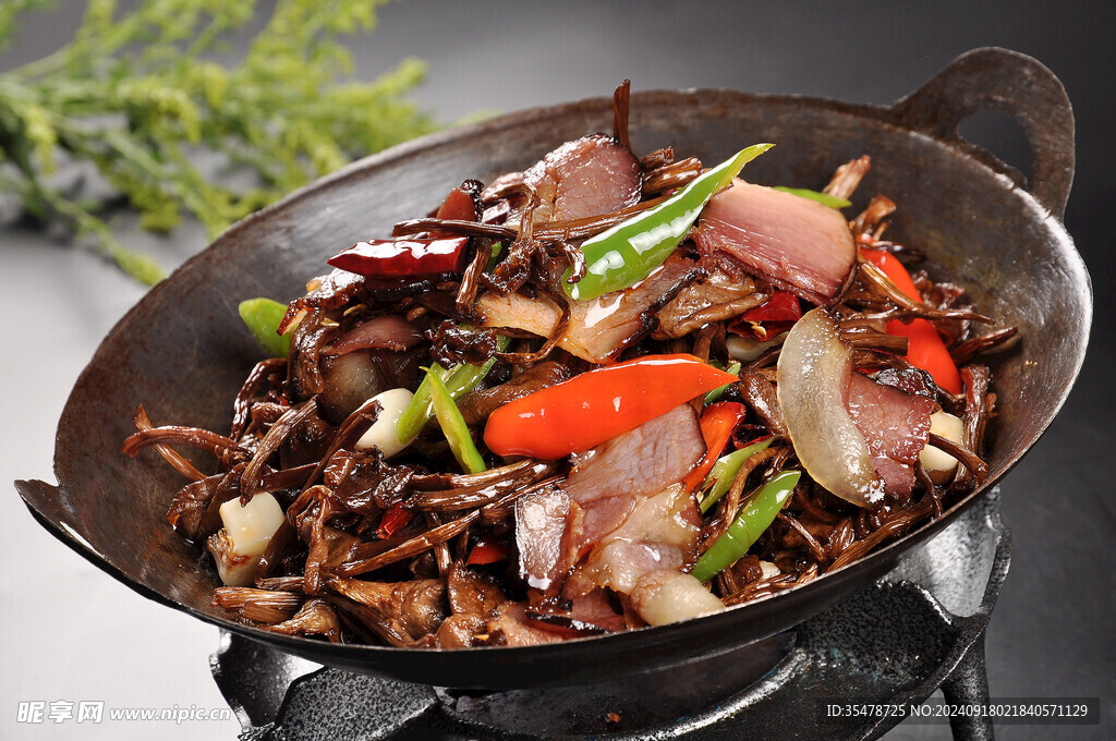 干鍋茶樹菇臘肉