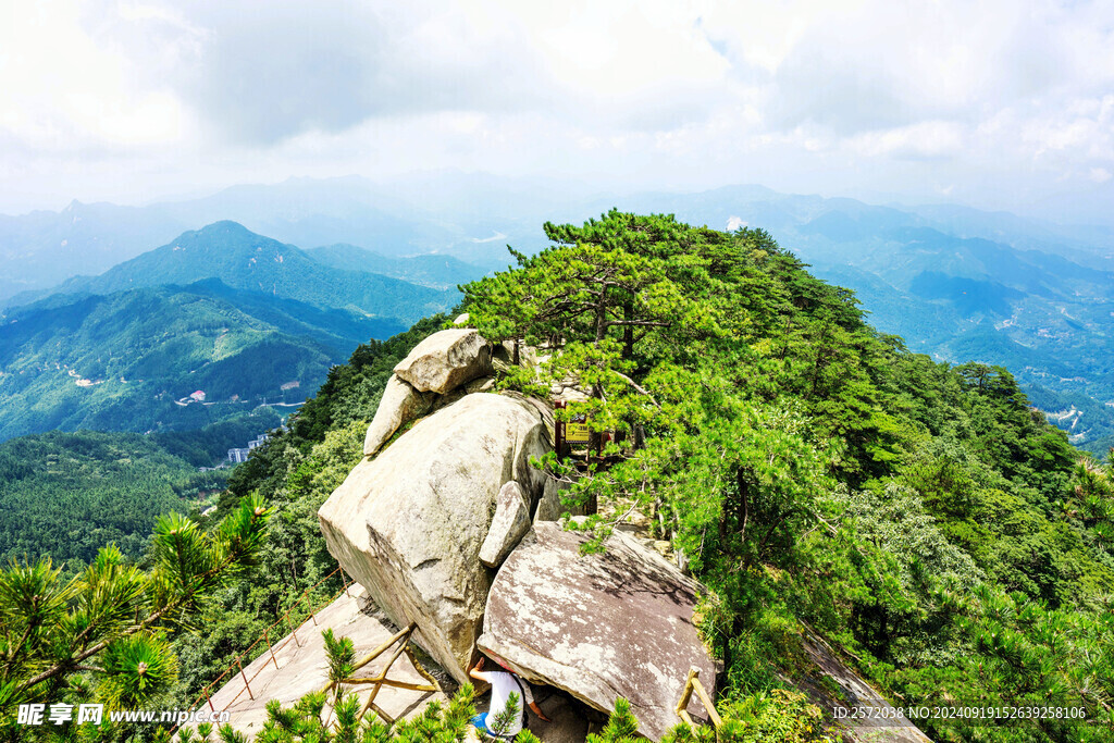 大別山薄刀峰