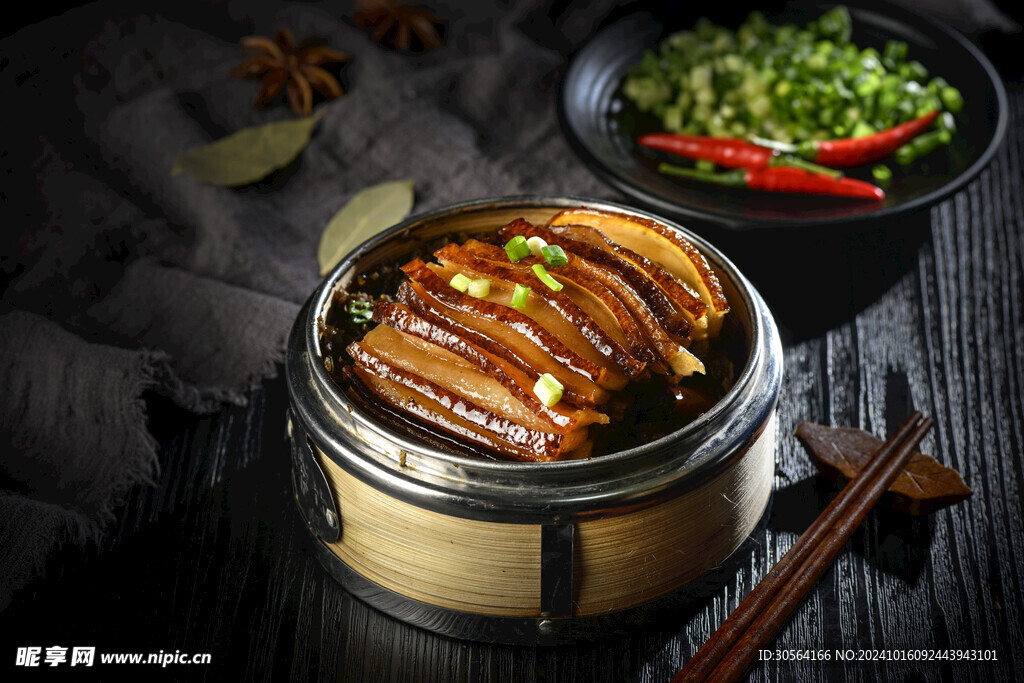 梅菜扣肉美食