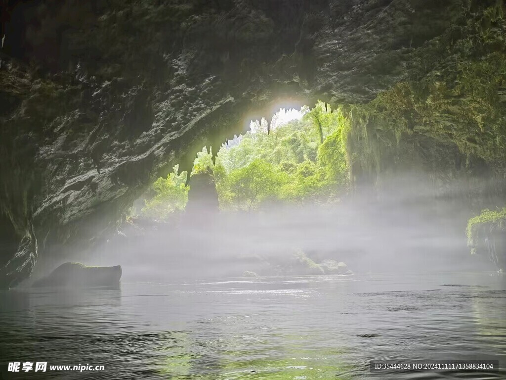 巴馬百鳥巖景區