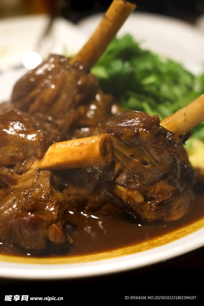 醬汁牛大骨美食