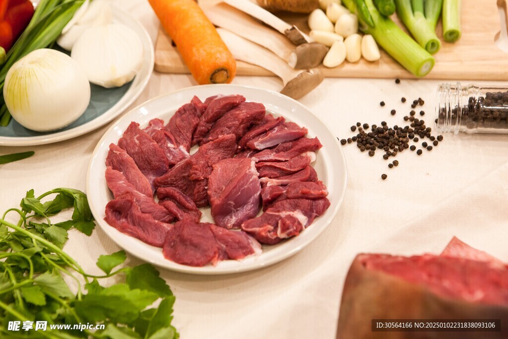 新鮮牛肉食材