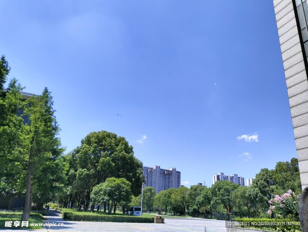 藍(lán)天白云