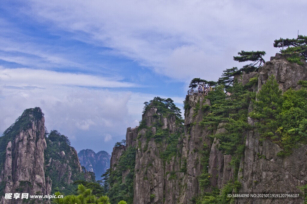 巍峨的安徽黃山自然風景圖片