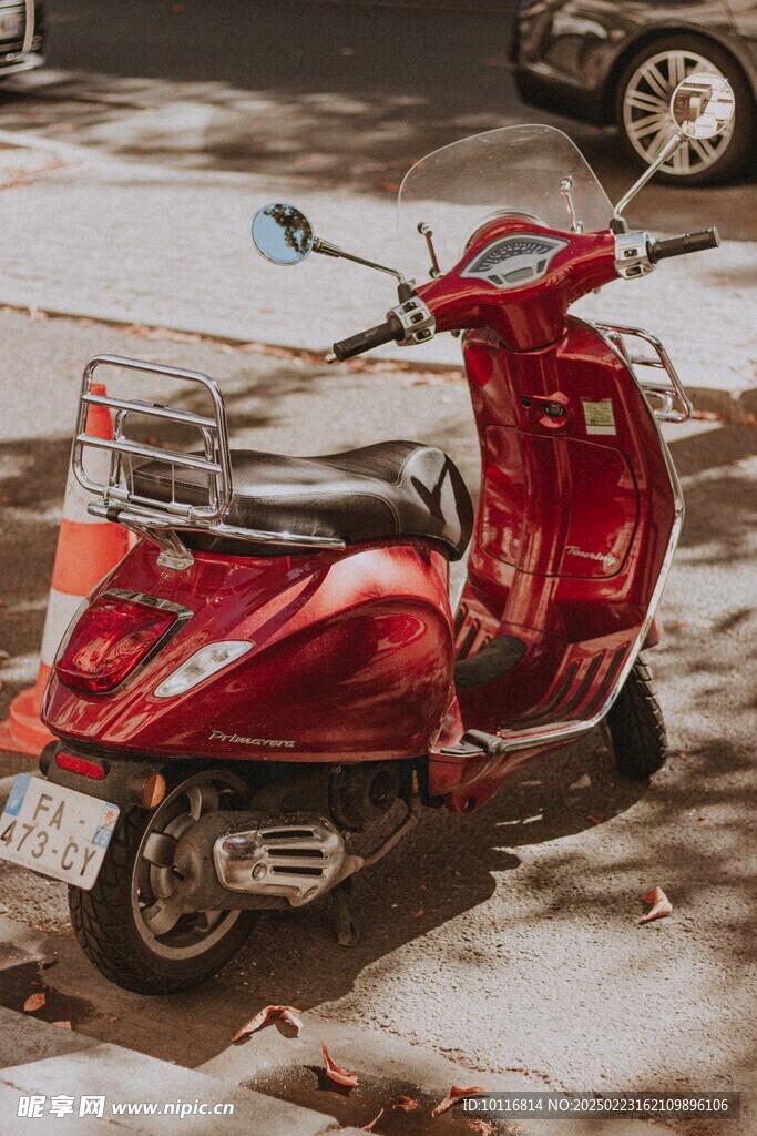 紅色電動車